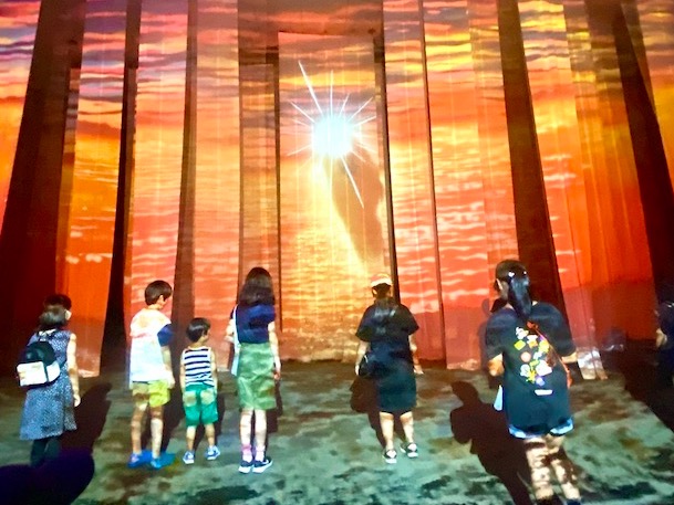 鳥取県境港市 夢みなとタワー「旅する光の切り絵展」